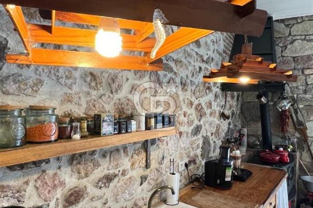 Ayvalık Merkez'de Satılık 3+1 Müstakil ve Bahçeli Rum Evi