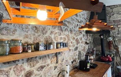 Ayvalık Merkez'de Satılık 3+1 Müstakil ve Bahçeli Rum Evi