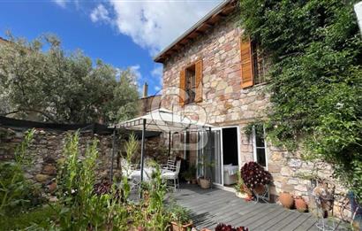 Ayvalık Merkez'de Satılık 3+1 Müstakil ve Bahçeli Rum Evi