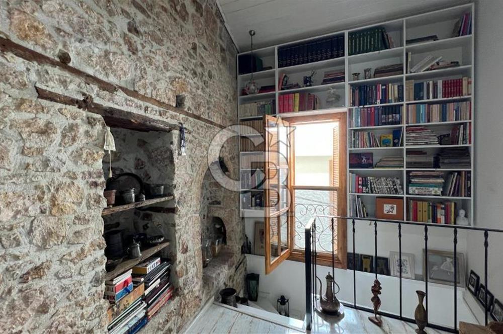 Ayvalık Merkez'de Satılık 3+1 Müstakil ve Bahçeli Rum Evi