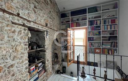 Ayvalık Merkez'de Satılık 3+1 Müstakil ve Bahçeli Rum Evi