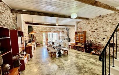 Ayvalık Merkez'de Satılık 3+1 Müstakil ve Bahçeli Rum Evi