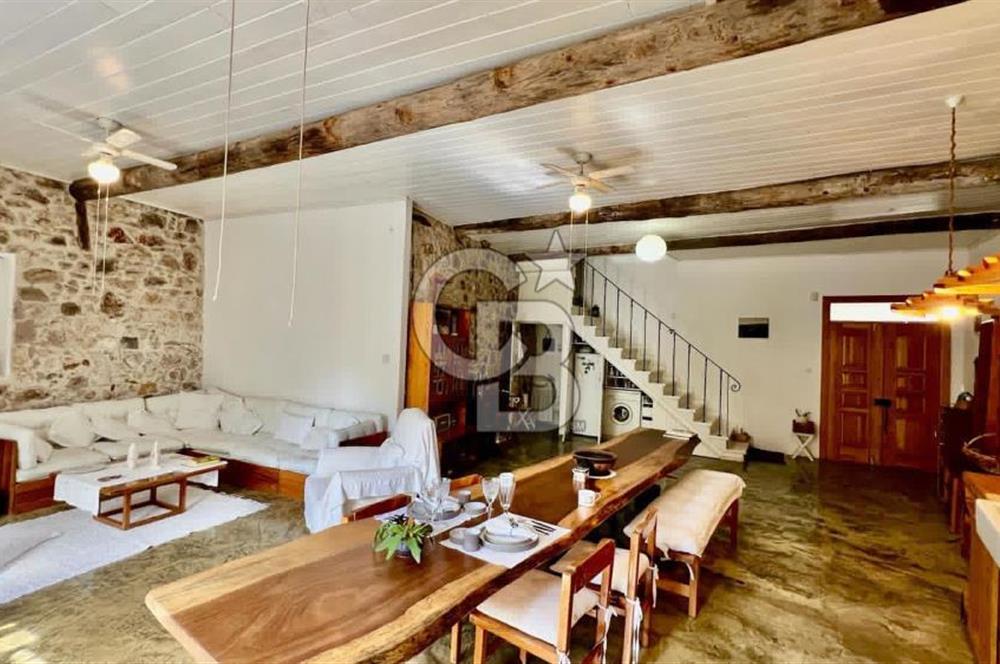 Ayvalık Merkez'de Satılık 3+1 Müstakil ve Bahçeli Rum Evi