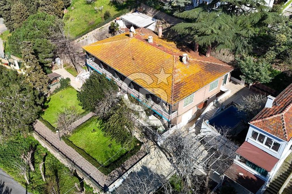  Büyükada Nizam’da Ada Mimarisinin Ruhunu Taşıyan, Özel Havuzlu, 180 m2 Ada Dairesi