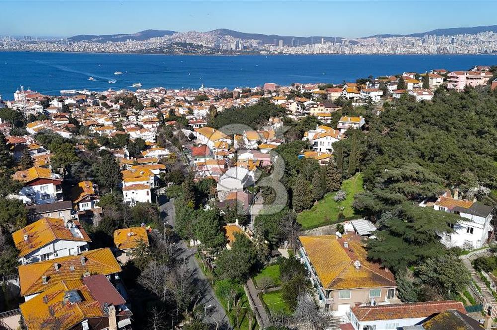  Büyükada Nizam’da Ada Mimarisinin Ruhunu Taşıyan, Özel Havuzlu, 180 m2 Ada Dairesi