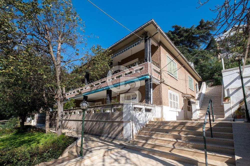  Büyükada Nizam’da Ada Mimarisinin Ruhunu Taşıyan, Özel Havuzlu, 180 m2 Ada Dairesi