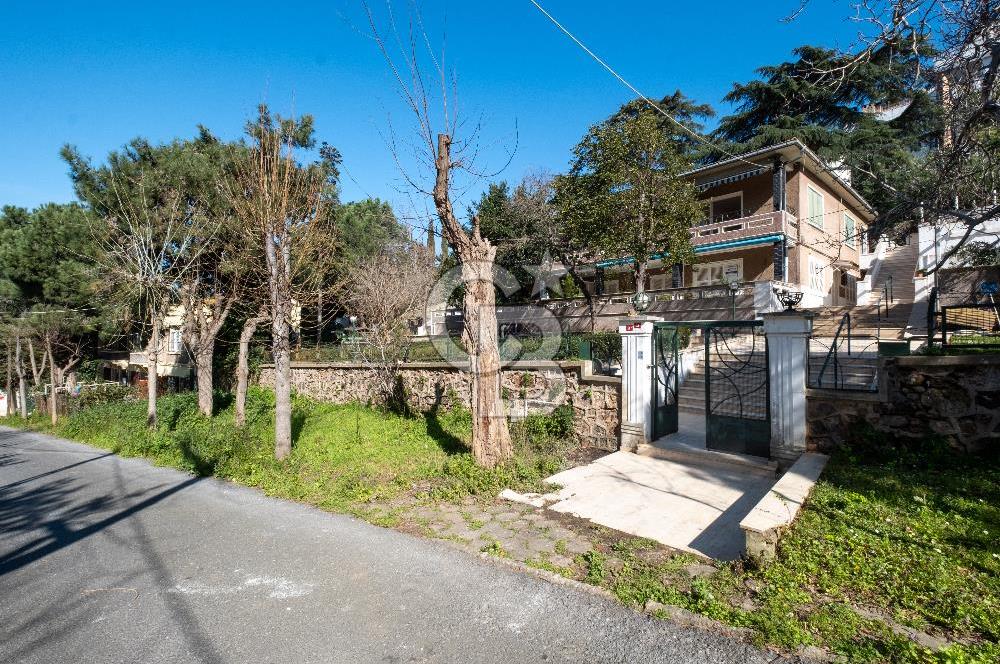  Büyükada Nizam’da Ada Mimarisinin Ruhunu Taşıyan, Özel Havuzlu, 180 m2 Ada Dairesi