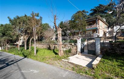  Büyükada Nizam’da Ada Mimarisinin Ruhunu Taşıyan, Özel Havuzlu, 180 m2 Ada Dairesi