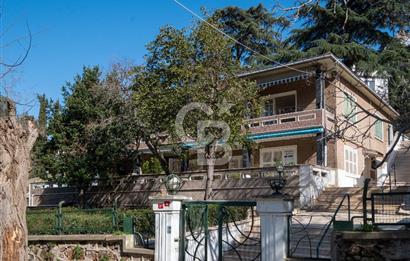  Büyükada Nizam’da Ada Mimarisinin Ruhunu Taşıyan, Özel Havuzlu, 180 m2 Ada Dairesi