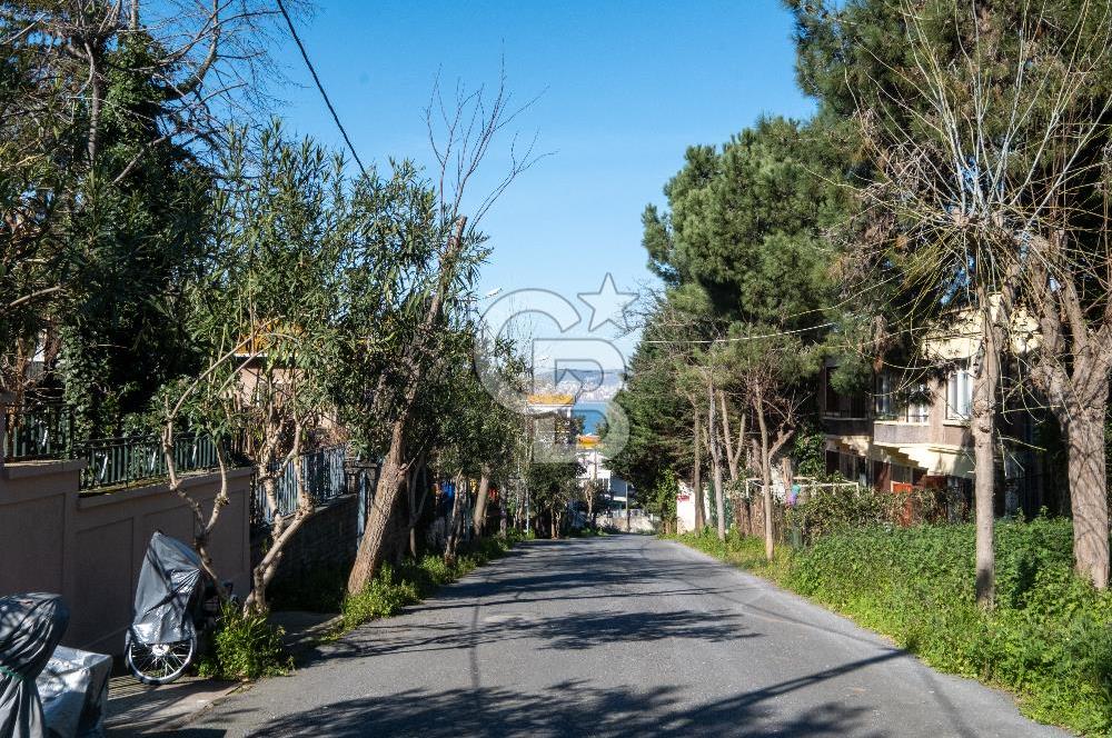  Büyükada Nizam’da Ada Mimarisinin Ruhunu Taşıyan, Özel Havuzlu, 180 m2 Ada Dairesi