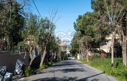  Büyükada Nizam’da Ada Mimarisinin Ruhunu Taşıyan, Özel Havuzlu, 180 m2 Ada Dairesi