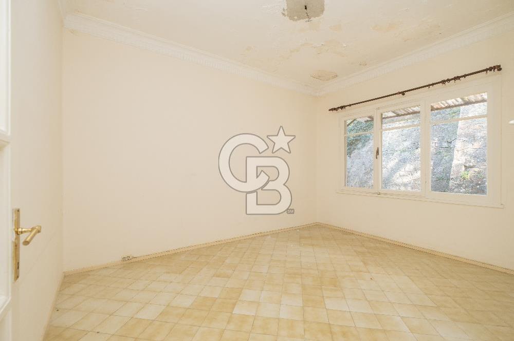  Büyükada Nizam’da Ada Mimarisinin Ruhunu Taşıyan, Özel Havuzlu, 180 m2 Ada Dairesi