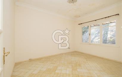  Büyükada Nizam’da Ada Mimarisinin Ruhunu Taşıyan, Özel Havuzlu, 180 m2 Ada Dairesi