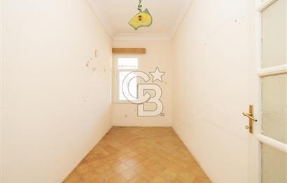  Büyükada Nizam’da Ada Mimarisinin Ruhunu Taşıyan, Özel Havuzlu, 180 m2 Ada Dairesi