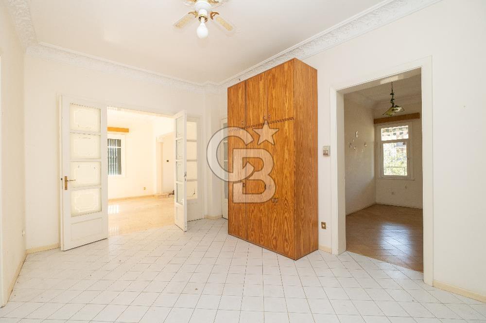  Büyükada Nizam’da Ada Mimarisinin Ruhunu Taşıyan, Özel Havuzlu, 180 m2 Ada Dairesi