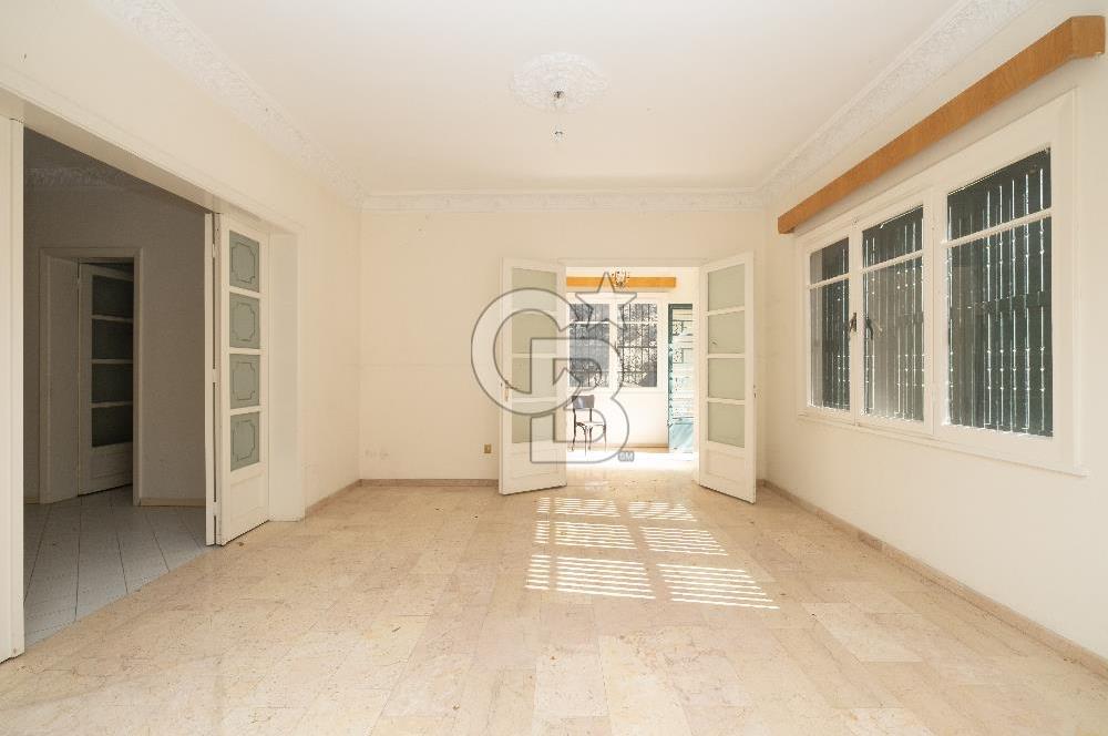  Büyükada Nizam’da Ada Mimarisinin Ruhunu Taşıyan, Özel Havuzlu, 180 m2 Ada Dairesi