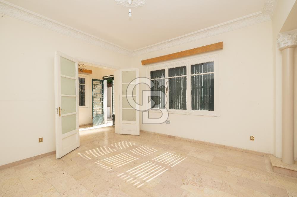  Büyükada Nizam’da Ada Mimarisinin Ruhunu Taşıyan, Özel Havuzlu, 180 m2 Ada Dairesi