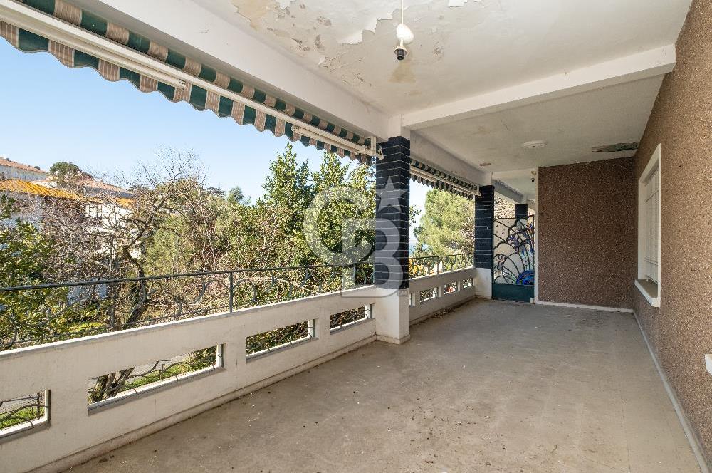  Büyükada Nizam’da Ada Mimarisinin Ruhunu Taşıyan, Özel Havuzlu, 180 m2 Ada Dairesi