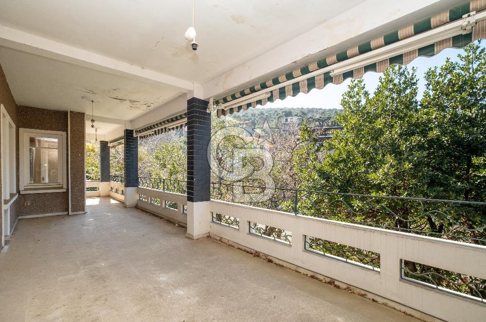  Büyükada Nizam’da Ada Mimarisinin Ruhunu Taşıyan, Özel Havuzlu, 180 m2 Ada Dairesi