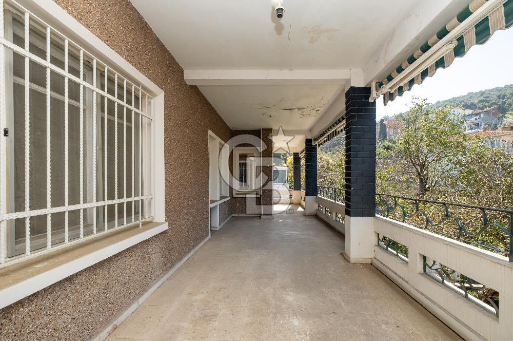  Büyükada Nizam’da Ada Mimarisinin Ruhunu Taşıyan, Özel Havuzlu, 180 m2 Ada Dairesi