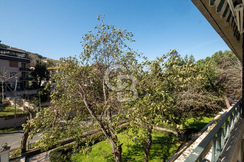  Büyükada Nizam’da Ada Mimarisinin Ruhunu Taşıyan, Özel Havuzlu, 180 m2 Ada Dairesi