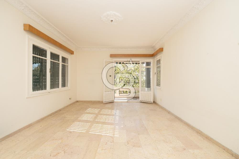  Büyükada Nizam’da Ada Mimarisinin Ruhunu Taşıyan, Özel Havuzlu, 180 m2 Ada Dairesi