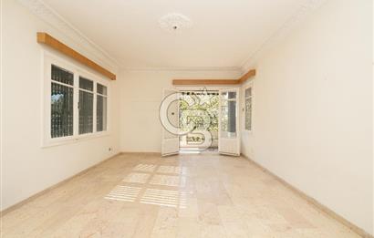  Büyükada Nizam’da Ada Mimarisinin Ruhunu Taşıyan, Özel Havuzlu, 180 m2 Ada Dairesi