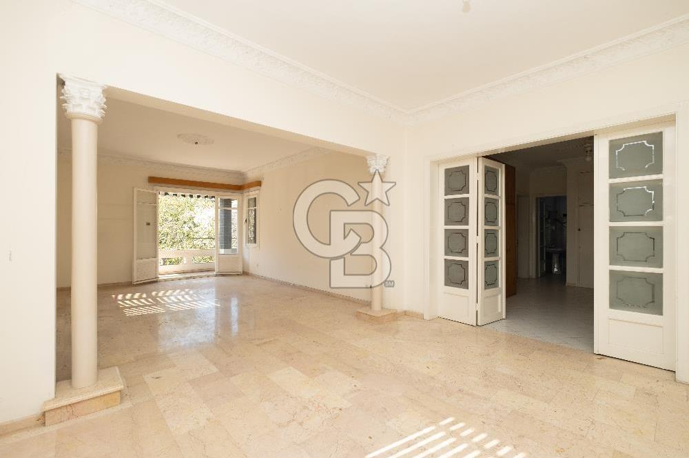  Büyükada Nizam’da Ada Mimarisinin Ruhunu Taşıyan, Özel Havuzlu, 180 m2 Ada Dairesi