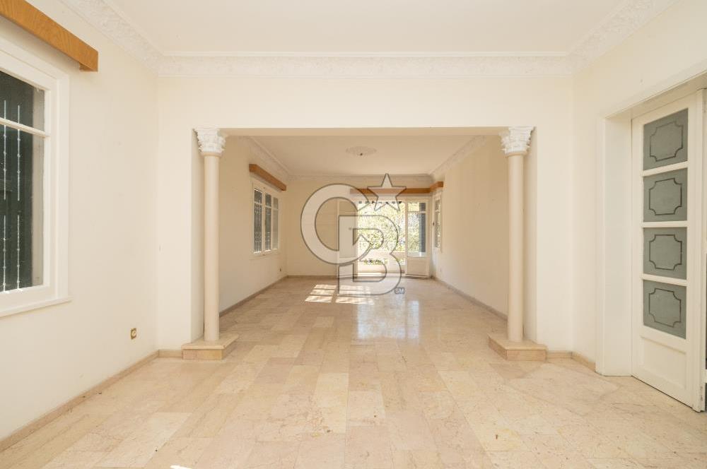  Büyükada Nizam’da Ada Mimarisinin Ruhunu Taşıyan, Özel Havuzlu, 180 m2 Ada Dairesi