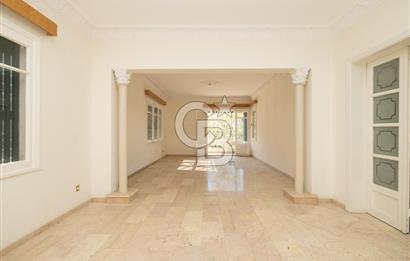  Büyükada Nizam’da Ada Mimarisinin Ruhunu Taşıyan, Özel Havuzlu, 180 m2 Ada Dairesi