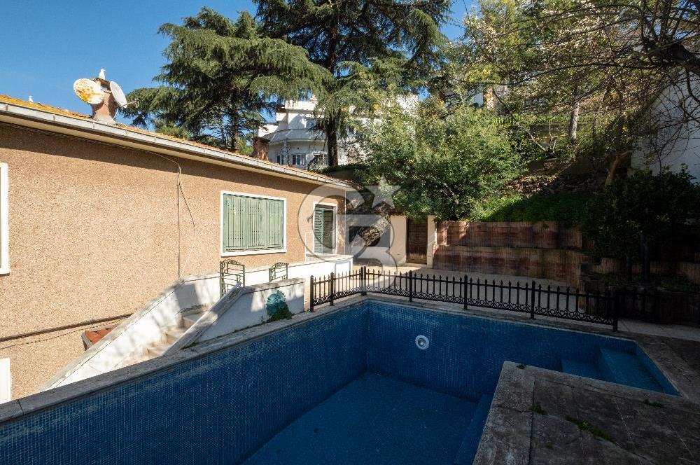  Büyükada Nizam’da Ada Mimarisinin Ruhunu Taşıyan, Özel Havuzlu, 180 m2 Ada Dairesi