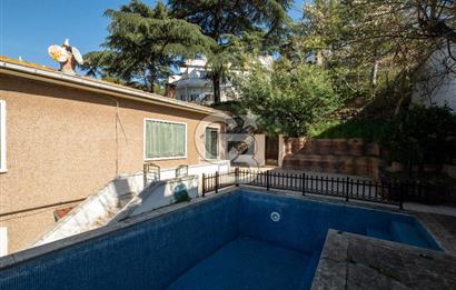  Büyükada Nizam’da Ada Mimarisinin Ruhunu Taşıyan, Özel Havuzlu, 180 m2 Ada Dairesi