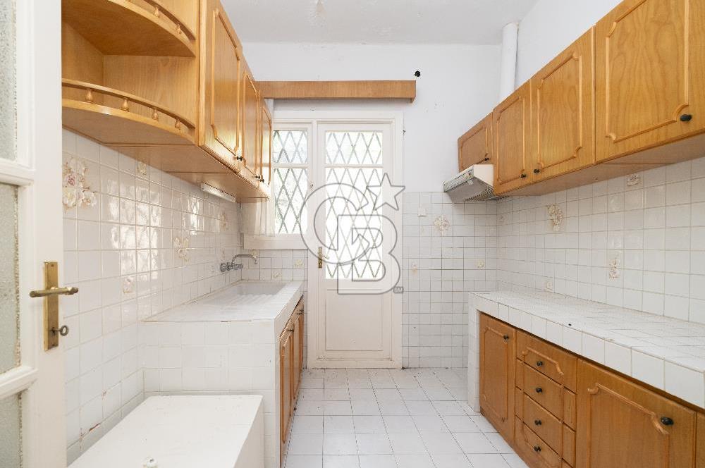  Büyükada Nizam’da Ada Mimarisinin Ruhunu Taşıyan, Özel Havuzlu, 180 m2 Ada Dairesi