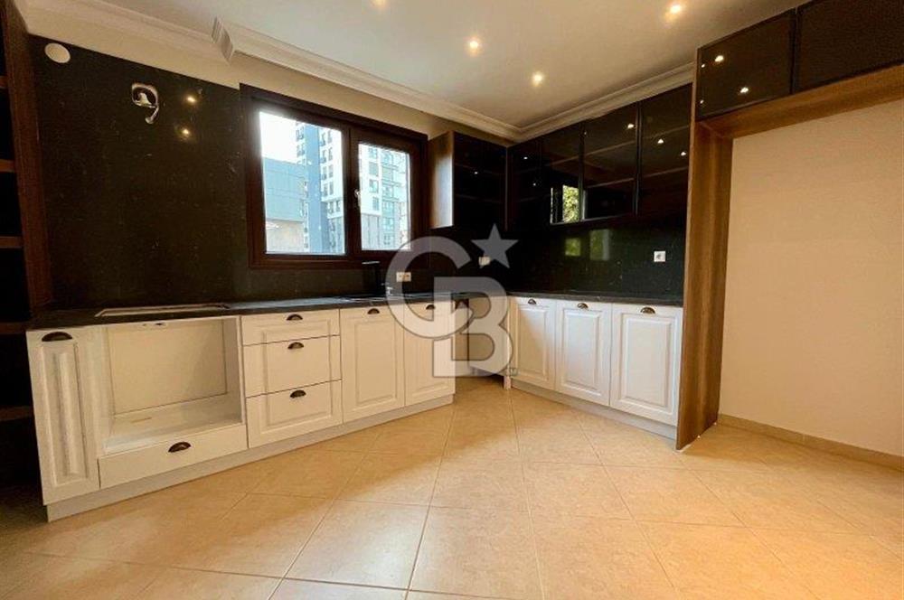 Caddebostan plaj yönünde içi yenilenmiş yatırımlık 4+1 daire