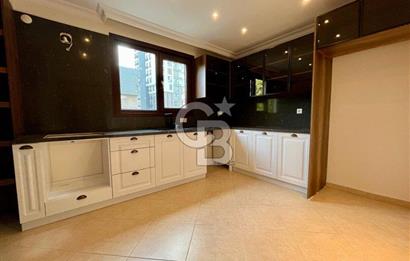 Caddebostan plaj yönünde içi yenilenmiş yatırımlık 4+1 daire