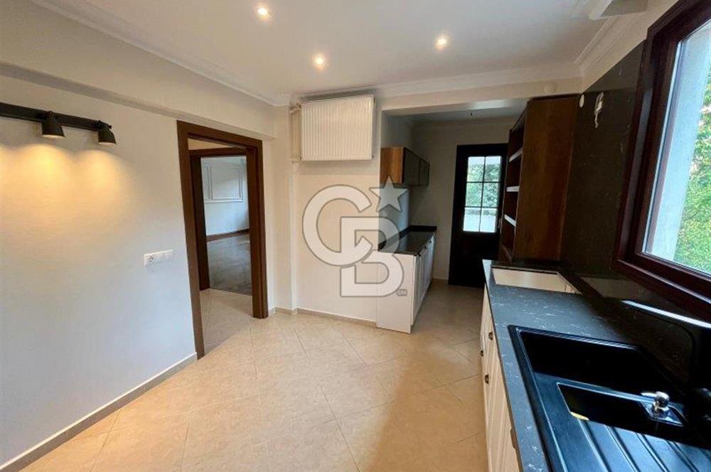 Caddebostan plaj yönünde içi yenilenmiş yatırımlık 4+1 daire