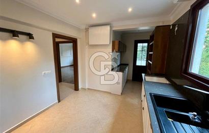 Caddebostan plaj yönünde içi yenilenmiş yatırımlık 4+1 daire