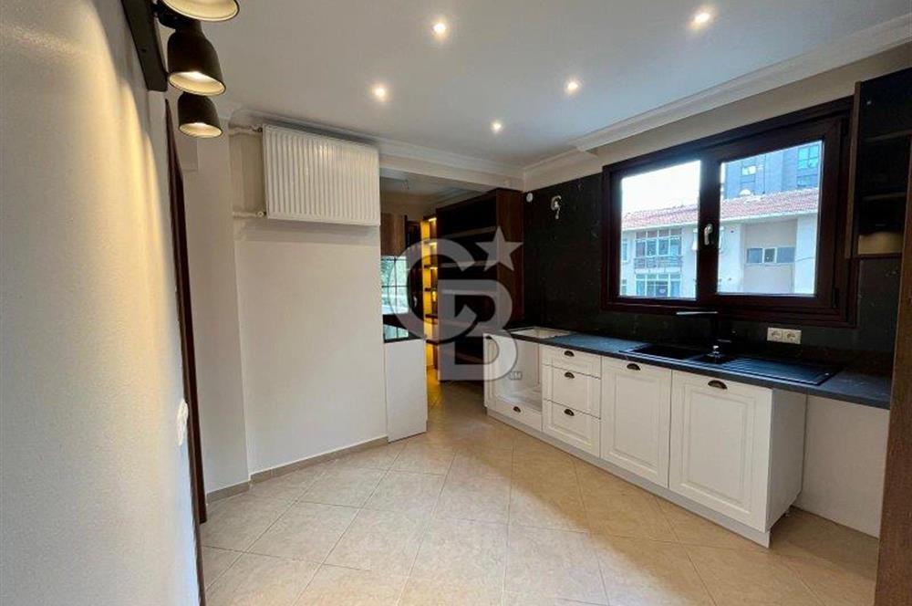 Caddebostan plaj yönünde içi yenilenmiş yatırımlık 4+1 daire