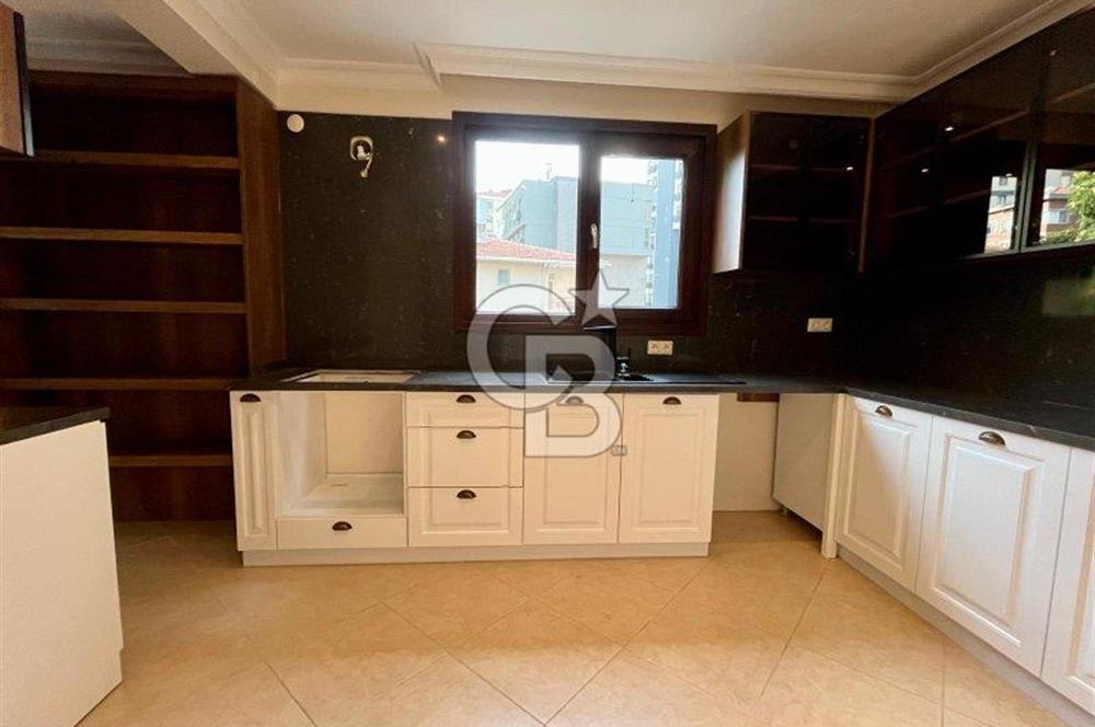 Caddebostan plaj yönünde içi yenilenmiş yatırımlık 4+1 daire