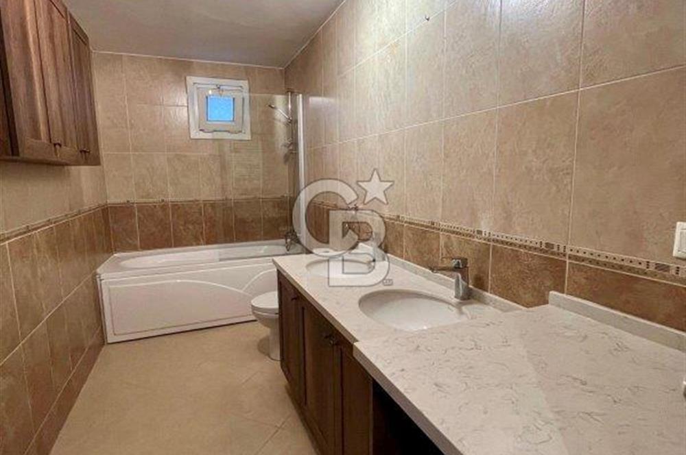 Caddebostan plaj yönünde içi yenilenmiş yatırımlık 4+1 daire