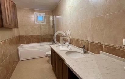 Caddebostan plaj yönünde içi yenilenmiş yatırımlık 4+1 daire