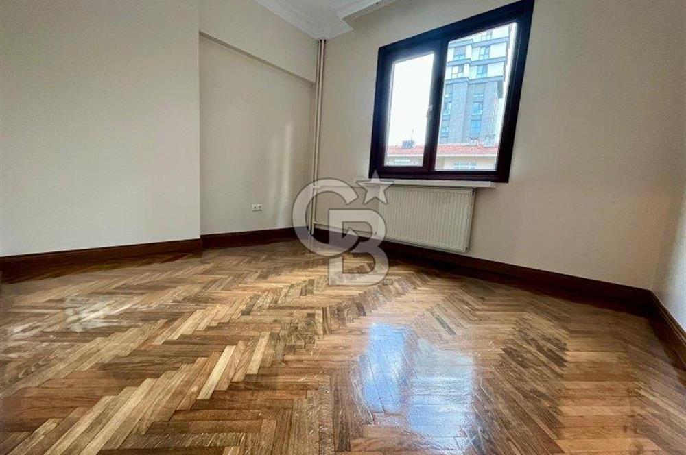 Caddebostan plaj yönünde içi yenilenmiş yatırımlık 4+1 daire