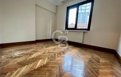 Caddebostan plaj yönünde içi yenilenmiş yatırımlık 4+1 daire