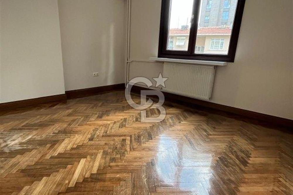 Caddebostan plaj yönünde içi yenilenmiş yatırımlık 4+1 daire