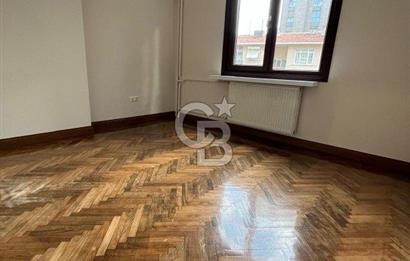 Caddebostan plaj yönünde içi yenilenmiş yatırımlık 4+1 daire