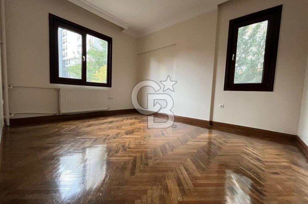 Caddebostan plaj yönünde içi yenilenmiş yatırımlık 4+1 daire