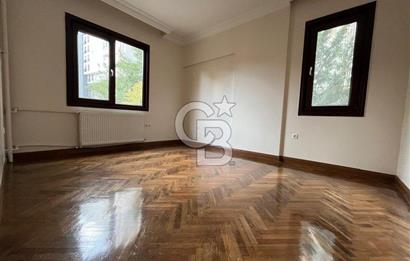 Caddebostan plaj yönünde içi yenilenmiş yatırımlık 4+1 daire