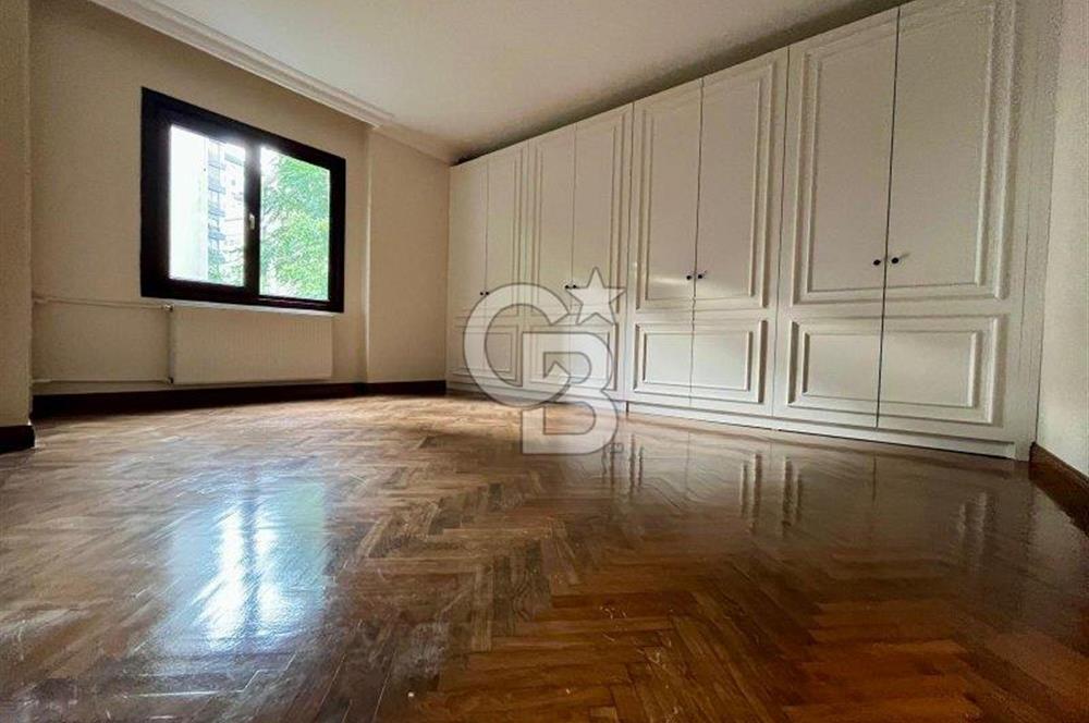 Caddebostan plaj yönünde içi yenilenmiş yatırımlık 4+1 daire