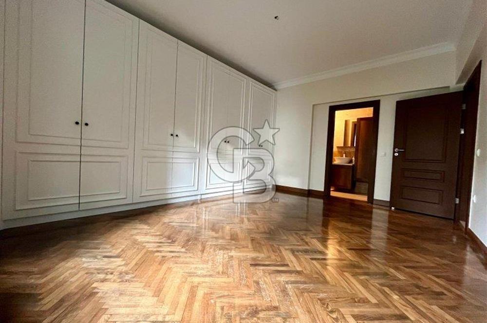 Caddebostan plaj yönünde içi yenilenmiş yatırımlık 4+1 daire