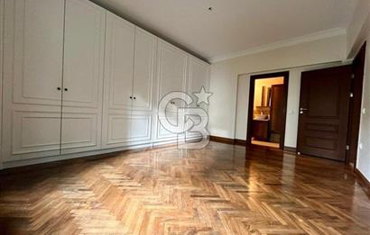 Caddebostan plaj yönünde içi yenilenmiş yatırımlık 4+1 daire